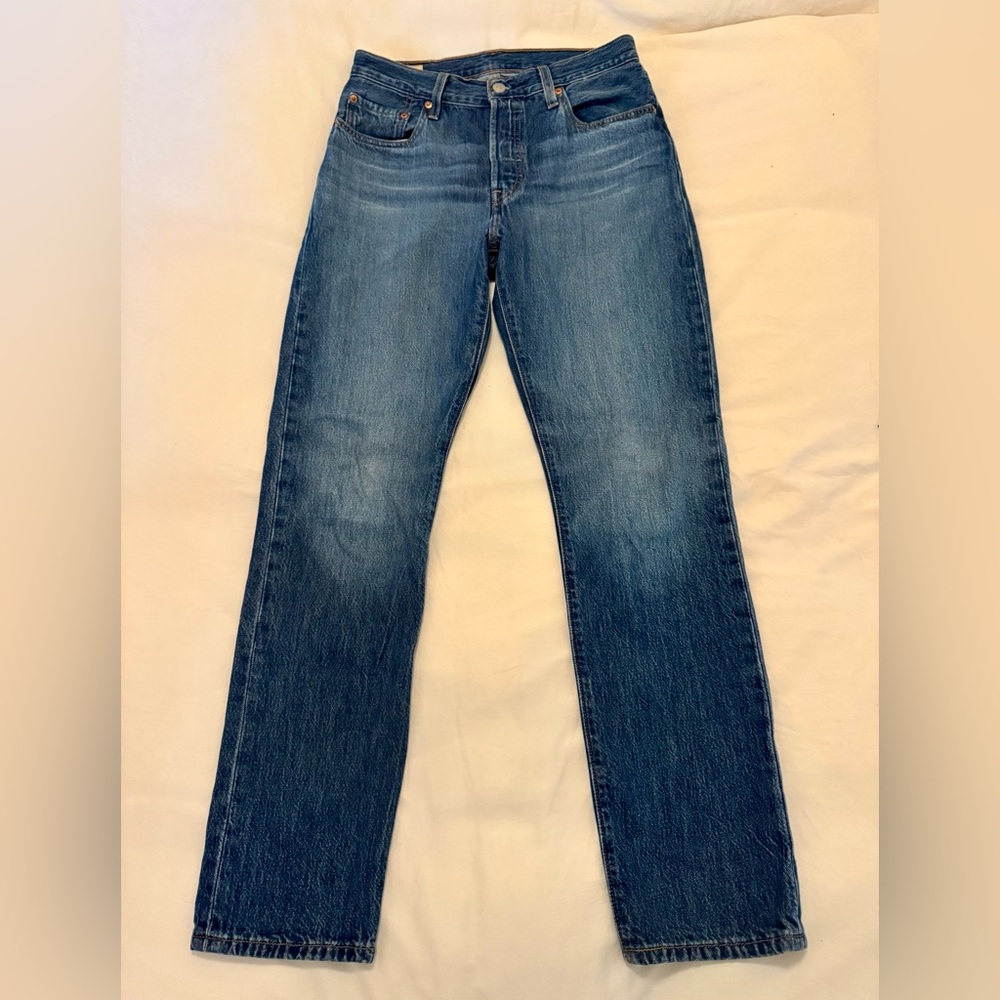 Levi's Straight Leg Jeans in Medium Blue Wash